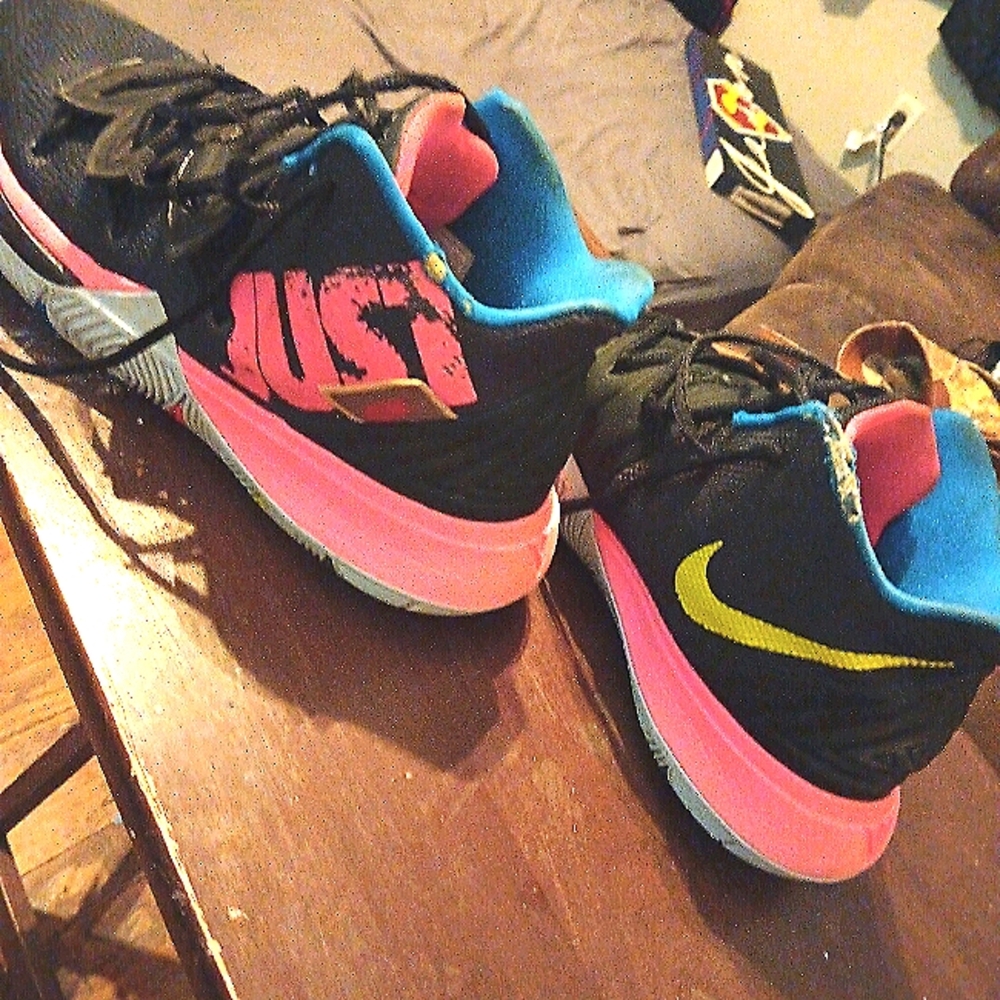 Retro Nike Kyrie 5 Just Do It 9.5